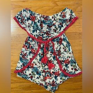 Coco + Jaimeson Romper Size small